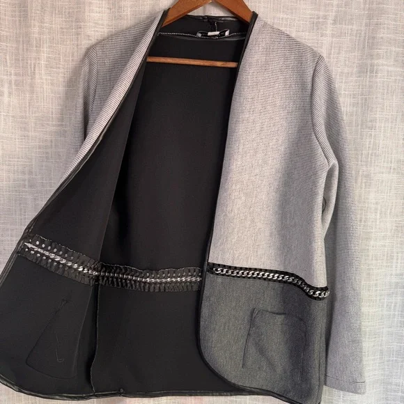 Joseph Ribkoff Gray Pockets Two-Tone Sweater Blazer Chain Detail Jacket Size M - Picture 5 of 7